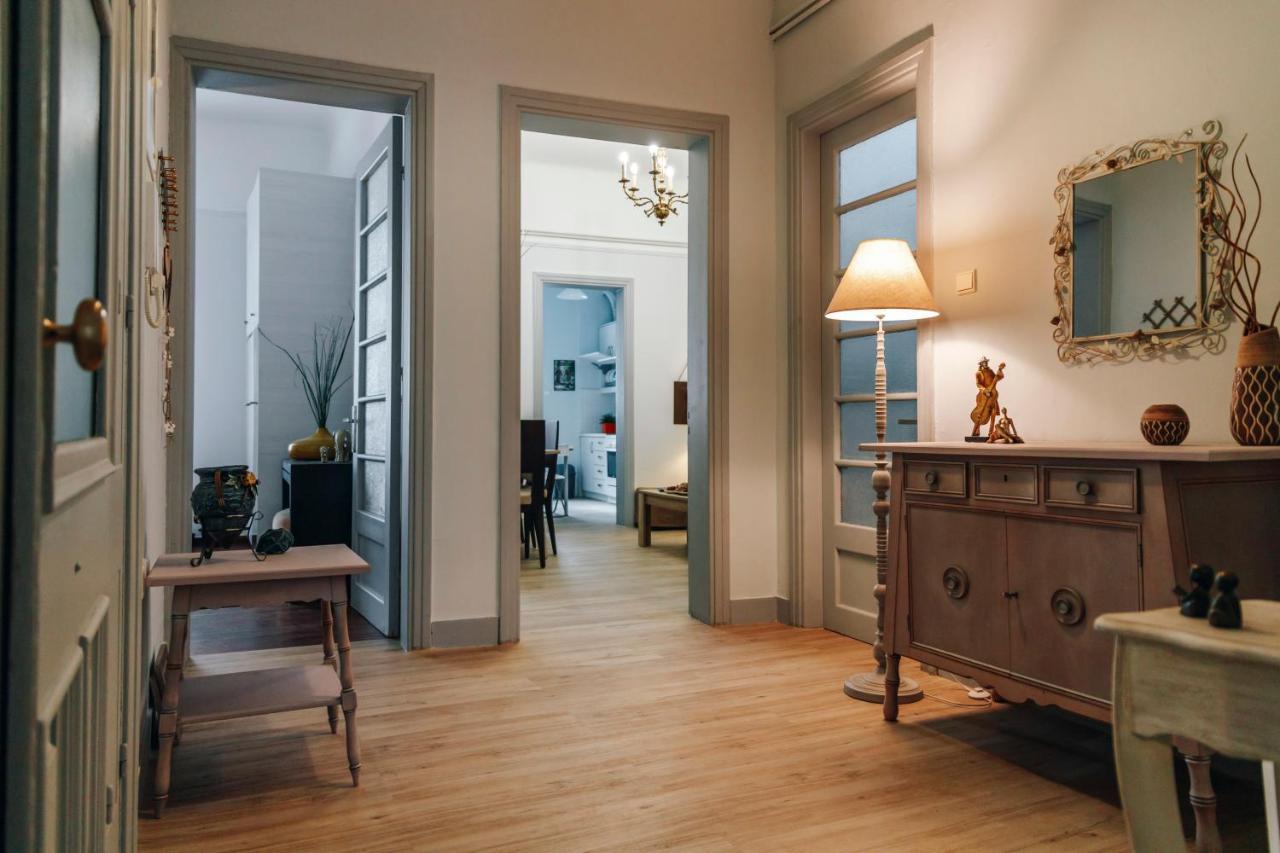 Monastiraki-Psiri, Old Town, 3-Bdr Apt, Sleep 6-10P, Spacious Court Yard Афіни Екстер'єр фото