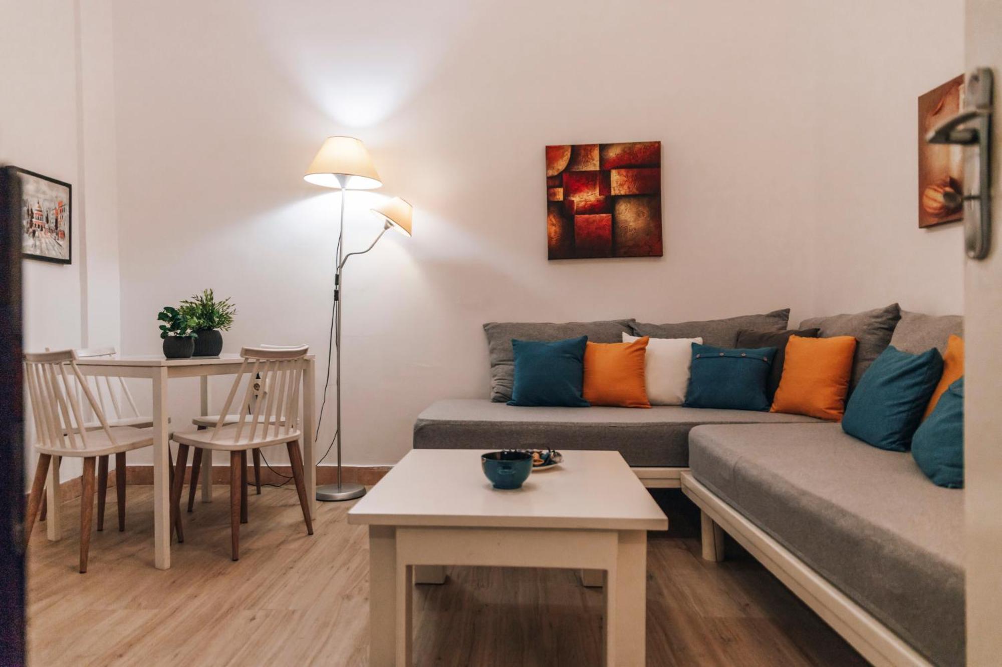 Monastiraki-Psiri, Old Town, 3-Bdr Apt, Sleep 6-10P, Spacious Court Yard Афіни Екстер'єр фото