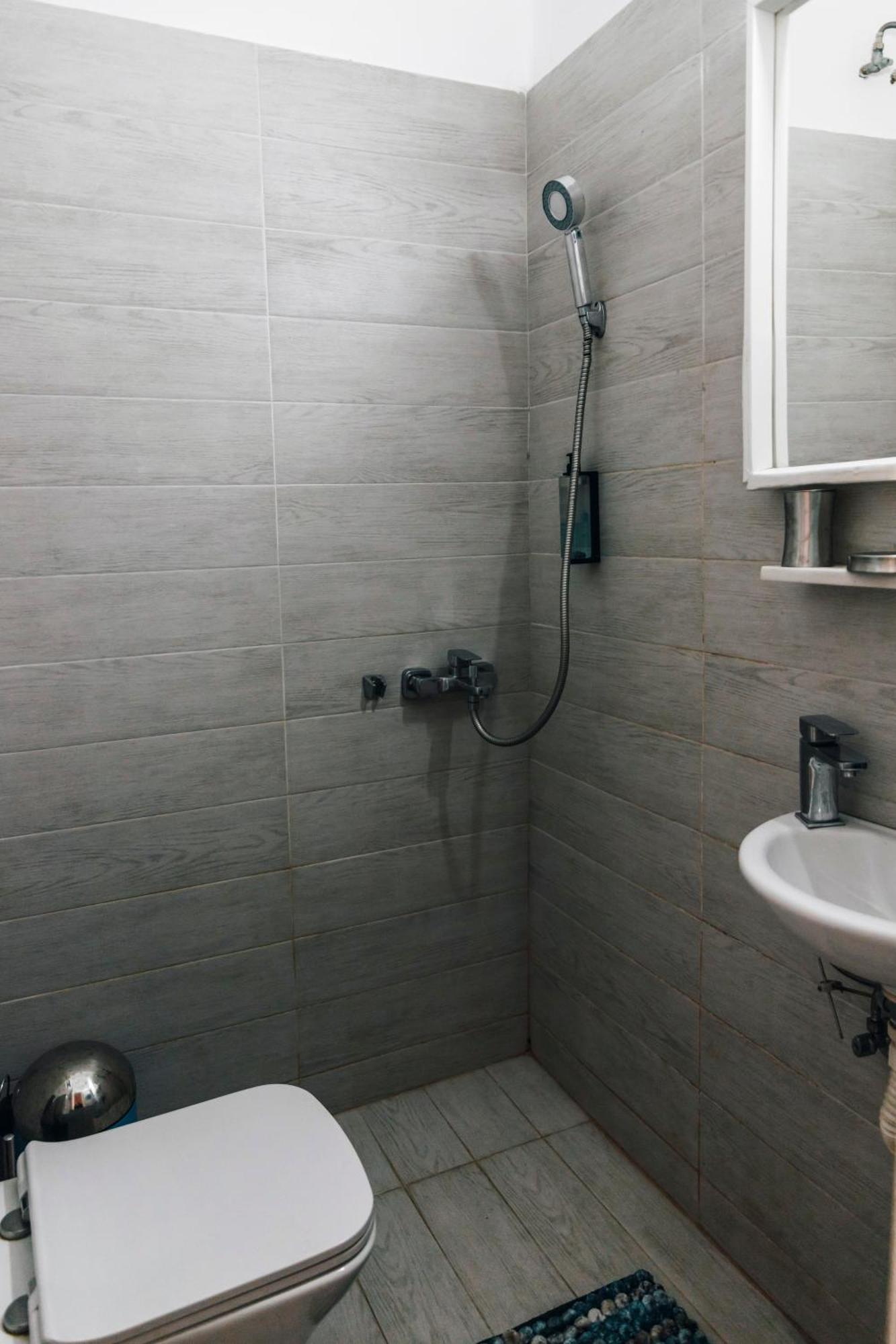 Monastiraki-Psiri, Old Town, 3-Bdr Apt, Sleep 6-10P, Spacious Court Yard Афіни Екстер'єр фото